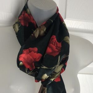 VTG Lovely Oblong Scarf Long stem roses Pattern. Everyday Valentine’s Day Scarf